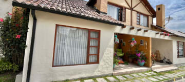 IR Venta Casa con amplio patio en Conocoto Valle de los chillos – Bulevar de las Acacias