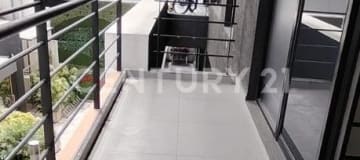 Suite duplex 83m² en Portugal con 2 balcones y amenities