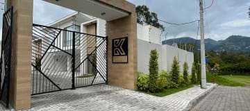 CASA DE VENTA EN CONJUNTO RESIDENCIAL PRIVADO POR ESTRENAR.