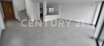 Casa de 2 plantas en sector residencial por $278,000