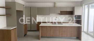 Casa esquinera con piscina en Aires Norte - $475K