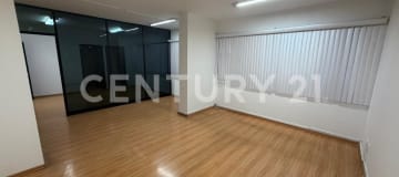 Local comercial esquinero en Iñaquito - 185m² y parqueadero