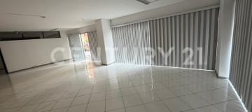 Local comercial esquinero en Iñaquito - 185m² y parqueadero