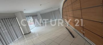 Local comercial esquinero en Iñaquito - 185m² y parqueadero