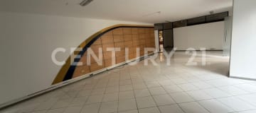 Local comercial esquinero en Iñaquito - 185m² y parqueadero