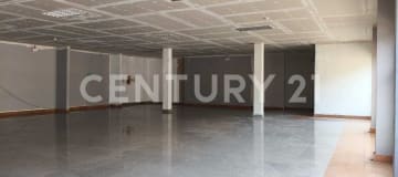 Local comercial 790m² en Av. Carlos Julio Arosemena - Alto flujo