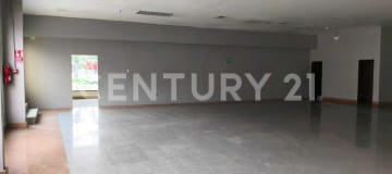 Local comercial 790m² en Av. Carlos Julio Arosemena - Alto flujo
