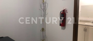 Local/oficina de 40 m² en galería comercial con baño privado