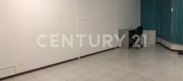 Local/oficina de 40 m² en galería comercial con baño privado