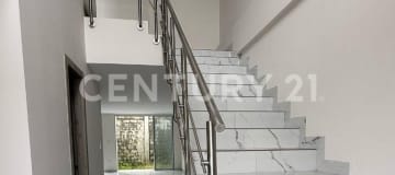 Casa en Millenium Village, 3 dormitorios - $189.88K