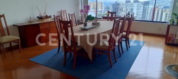 Departamento de 4 dormitorios con jacuzzi y 6 parqueaderos en zona exclusiva