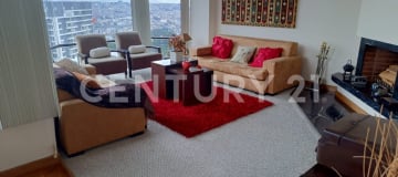 Departamento de 4 dormitorios con jacuzzi y 6 parqueaderos en zona exclusiva