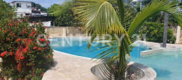 Complejo comercial multifuncional cerca de playa en Data, Guayas