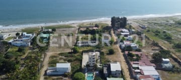 Complejo comercial multifuncional cerca de playa en Data, Guayas