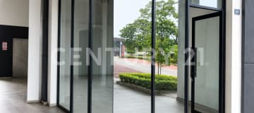 Local esquinero en Costa Brisa - Ideal para negocios - Parqueos incluidos