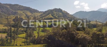 Hacienda 42,000m² cerca de Quito - Piscina y cabañas