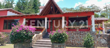 Hacienda 42,000m² cerca de Quito - Piscina y cabañas