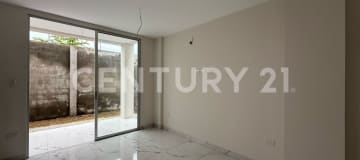 Casa en Millenium Village, 3 dormitorios - $166K