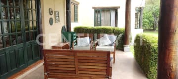 Casa rústica en Tumbaco: 5 dormitorios, jardín y negocio ideal