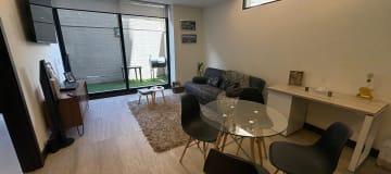 Venta Suite con patio sector González Suárez. IR