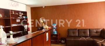 Casa comercial en Quito centro-norte, 4 oficinas, 3 parqueos