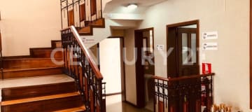 Casa comercial en Quito centro-norte, 4 oficinas, 3 parqueos