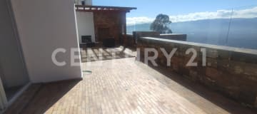 Departamento con terraza panorámica y vista a Cumbayá