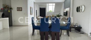 Casa esquinera 261 m² en urbanización exclusiva - $290K