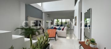 Casa esquinera 261 m² en urbanización exclusiva - $290K