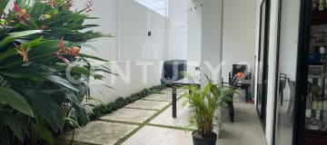 Casa esquinera 261 m² en urbanización exclusiva - $290K