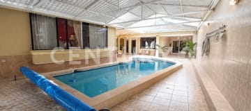 Casa de lujo con piscina temperada y jacuzzi en Quito