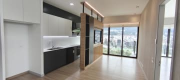 Renta Departamento a estrenar 2 dormitorios con balcón. Piso 22. Vista frontal a la Carolina.Qorner