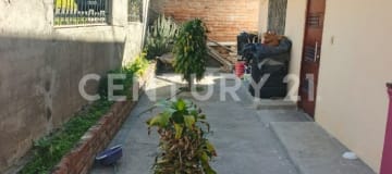 Casa de 220 m² cerca de la Politécnica con garaje para 5 autos