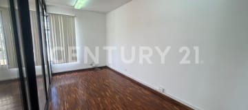 Oficina 80m² en La Mariscal: vista, 2 ambientes y parquet