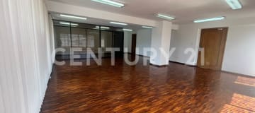 Oficina 80m² en La Mariscal: vista, 2 ambientes y parquet