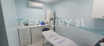 Consultorio 105m² en Kennedy Norte, 6 ambientes y 2 baños