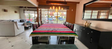 VENTA DE CASA CON AMPLIO PORCHE TRASERO EN EL BULEVAR DE LAS ACACIAS AV