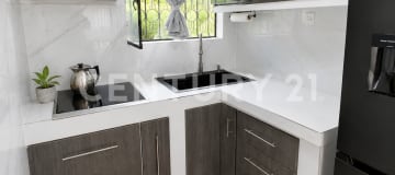 Terreno 884m² en Sangolquí: casa + huerto, uso residencial o comercial