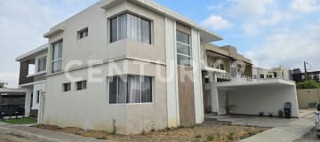 Casa con piscina en venta en Norte de Daule