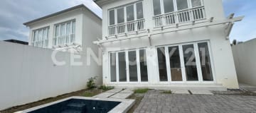 Casa de 4 dormitorios en urbanización privada con seguridad 24/7