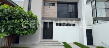 Casa en El Condado: 3 hab. con baño privado y patio de 75m2
