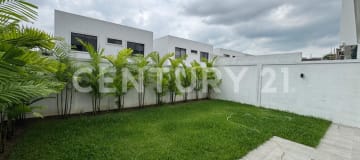 Casa en El Condado: 3 hab. con baño privado y patio de 75m2