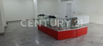 Local comercial de 130 m² en Av. América con parqueadero