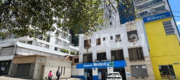 Edificio 4 plantas en venta: Av. 6 de Diciembre y Whymper