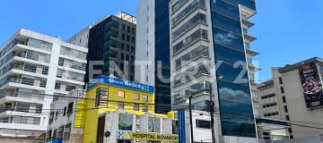 Edificio 4 plantas en venta: Av. 6 de Diciembre y Whymper