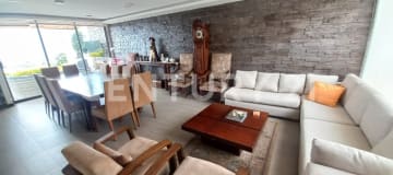 Casa 6 dormitorios en Cumbayá, accesible y con piscina temperada