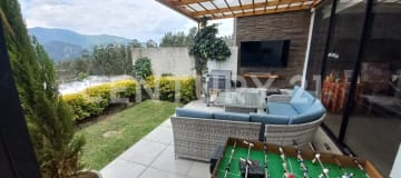 Casa 6 dormitorios en Cumbayá, accesible y con piscina temperada