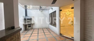 Casa 2 pisos en Garzota con garaje, BBQ y 3 dormitorios