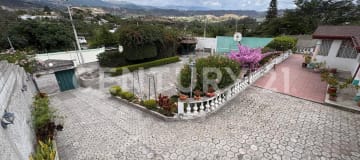 Quinta en Guayllabamba con piscina, árboles frutales y 1,778 m²