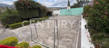 Quinta en Guayllabamba con piscina, árboles frutales y 1,778 m²